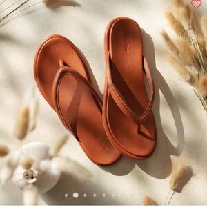 OluKai Tiare Women’s Leather Brown Sandals NEW Sz 9